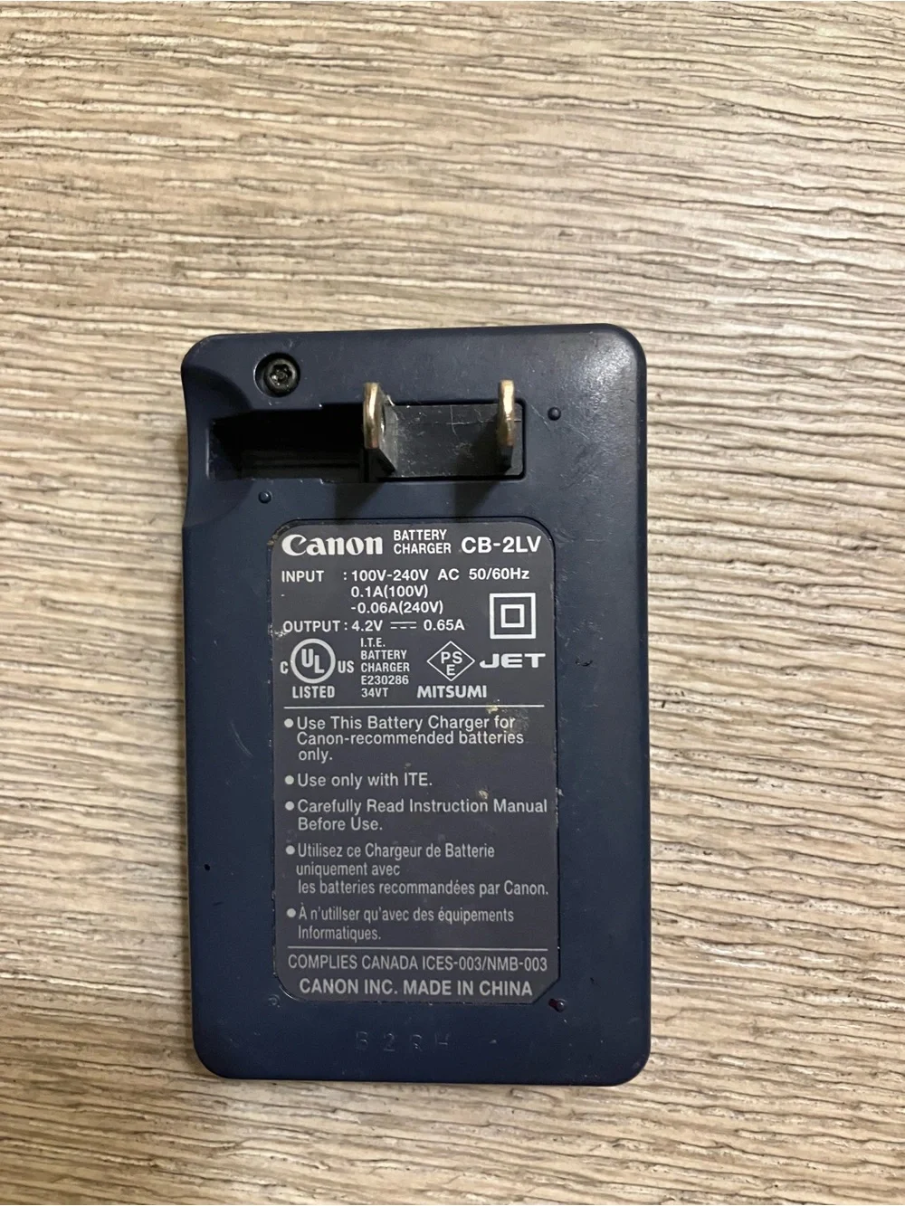 Canon PowerShot SD1100 IS Compact Red Camera with Navy Canon Battery Charger